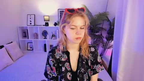 Elizabeth online show from May 7, 5:25 am