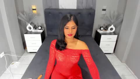 Ella online show from December 5, 9:44 pm