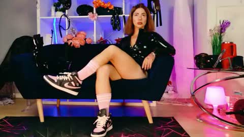 ella_kross online show from July 16, 6:38 am