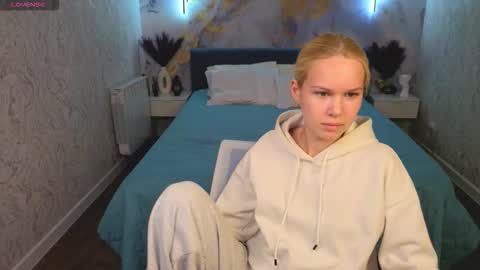 Ella online show from March 15, 9:24 am