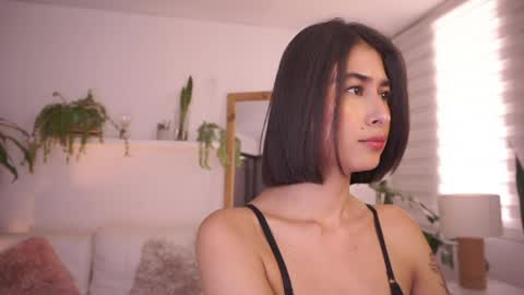 ELLA OWEN online show from April 23, 4:19 pm