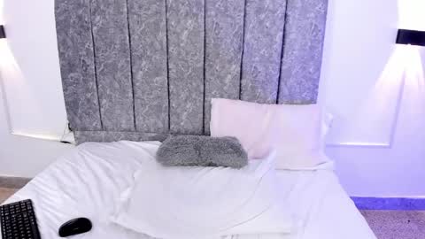 Ella online show from April 29, 4:06 am