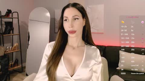 Ella online show from June 26, 5:46 am
