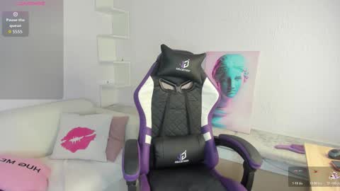 Ella online show from November 14, 2:25 am