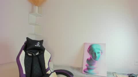 Ella online show from June 30, 1:27 am