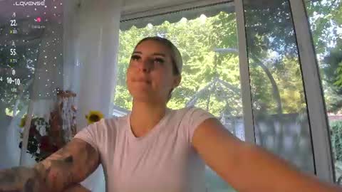 ella_vee online show from June 29, 5:48 am