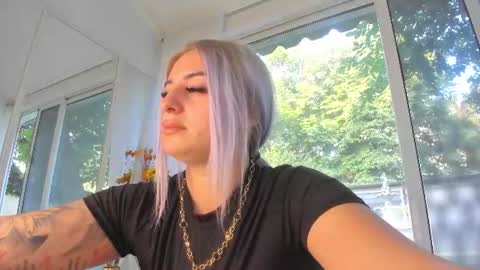 ella_vee online show from July 26, 4:32 am