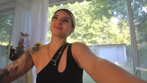 ella_vee online show from July 10, 6:40 am