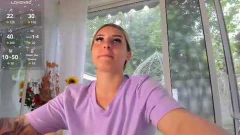 ella_vee online show from June 23, 5:59 am