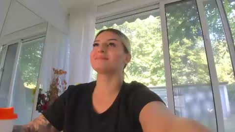 ella_vee online show from July 17, 6:37 am