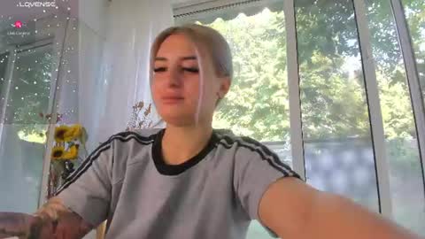 ella_vee online show from August 6, 6:55 am