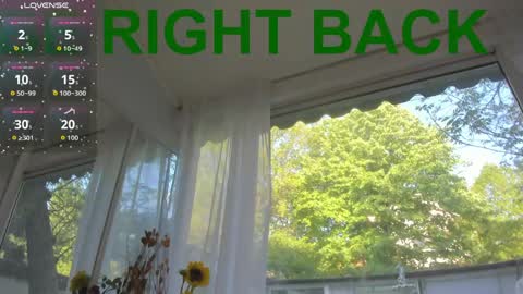ella_vee online show from April 28, 5:23 am
