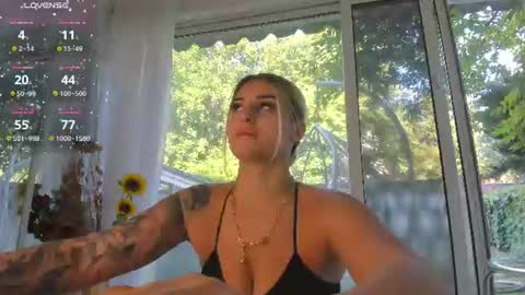 ella_vee online show from July 5, 5:36 am