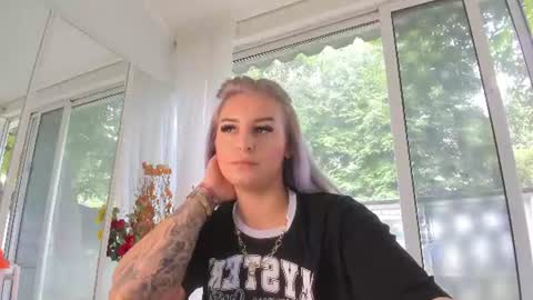 ella_vee online show from July 21, 5:53 am