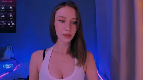 ellaamber online show from August 5, 6:05 pm
