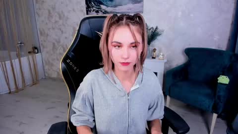 ellacurtis online show from May 3, 6:14 pm