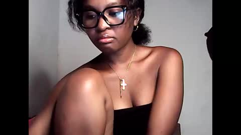 ellah245 online show from April 30, 10:58 pm