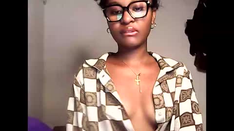 ellah245 online show from May 2, 11:32 pm