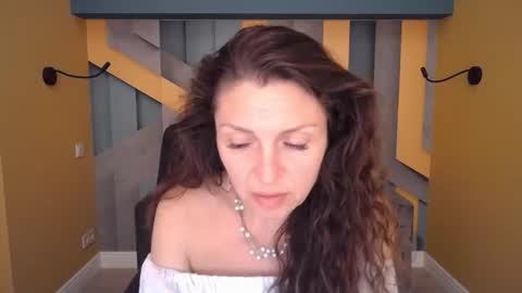 EllaLongs online show from April 26, 1:42 pm