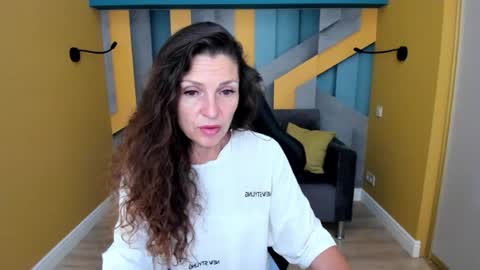 EllaLongs online show from July 31, 11:33 am