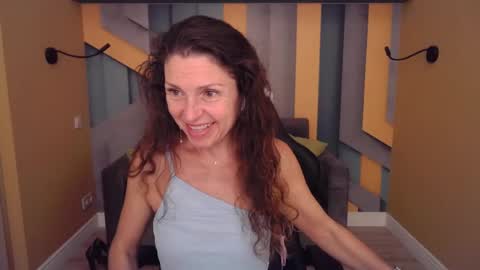 EllaLongs online show from July 22, 11:45 am
