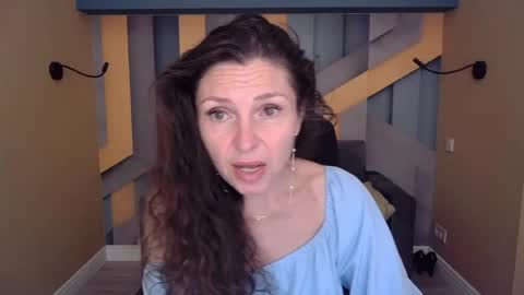 EllaLongs online show from June 14, 11:34 am