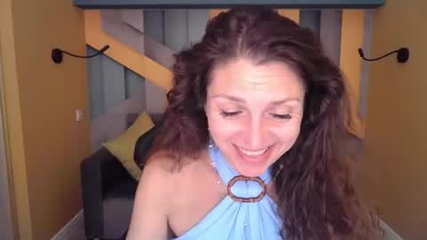 EllaLongs online show from July 3, 11:26 am