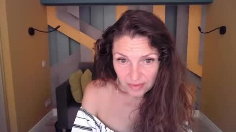 EllaLongs online show from July 1, 11:30 am