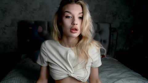 ellamilla online show from April 28, 2:54 pm
