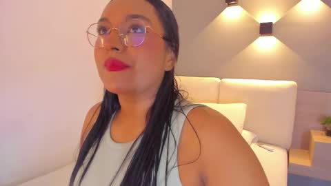 Snapshot of ellamontoya chatting on October 13, 12:51 pm Ella online show from October 13, 12:51 pm