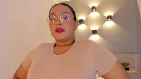 Snapshot of ellamontoya chatting on October 21, 12:21 pm Ella online show from October 21, 12:21 pm