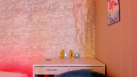 Snapshot of ellamontoya chatting on February 15, 5:51 am Ella online show from February 15, 5:51 am