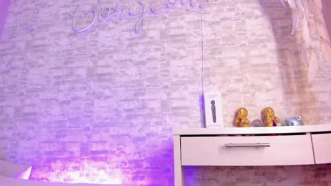 Snapshot of ellamontoya chatting on February 20, 10:59 am Ella online show from February 20, 10:59 am