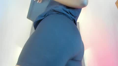 Snapshot of ellamontoya chatting on September 9, 11:54 am Ella online show from September 9, 11:54 am