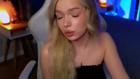 Ella online show from April 25, 5:53 am