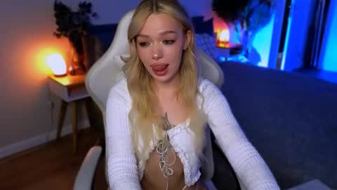Ella online show from April 27, 5:49 am