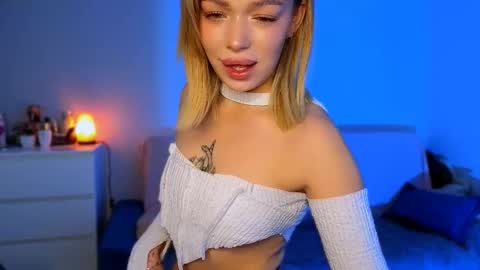 Ella online show from November 28, 5:37 am