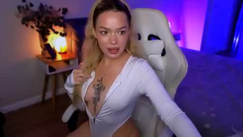 Ella online show from August 3, 6:26 am