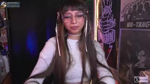 Snapshot of elle_uwu chatting on October 20, 7:52 pm follow me on instagram . online show from October 20, 7:52 pm