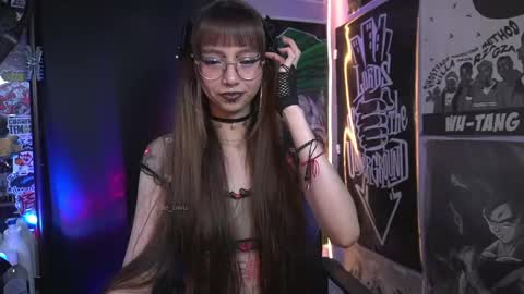 Snapshot of elle_uwu chatting on February 24, 11:19 pm follow me on instagram . online show from February 24, 11:19 pm