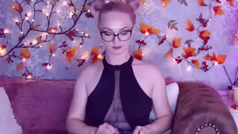 Snapshot of ellianareese chatting on September 12, 8:38 am Elliana online show from September 12, 8:38 am