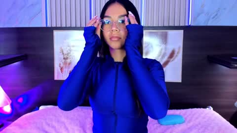 Ellie online show from December 18, 8:03 pm