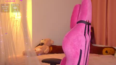 elliecutes online show from July 28, 11:17 am