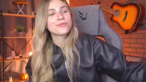 elliecutes online show from June 29, 10:15 am