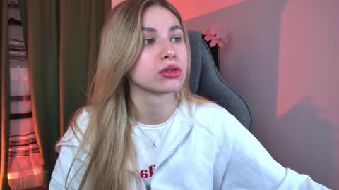 elliecutes online show from April 28, 5:45 am