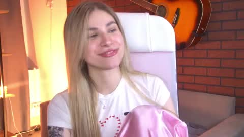 elliecutes online show from April 27, 1:52 pm