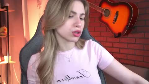 elliecutes online show from May 2, 9:04 am