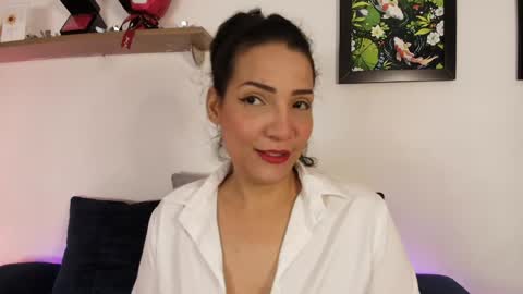 elliee1 online show from May 6, 12:44 pm