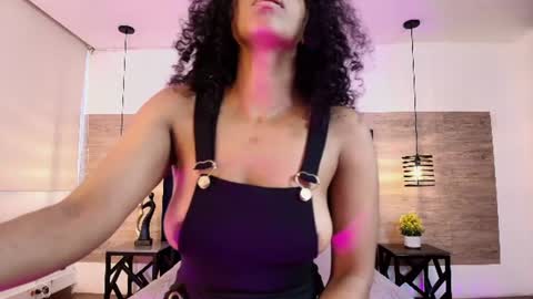 elliee_alves online show from August 3, 4:24 pm