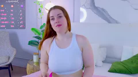 elliegarson__ online show from July 25, 6:06 pm